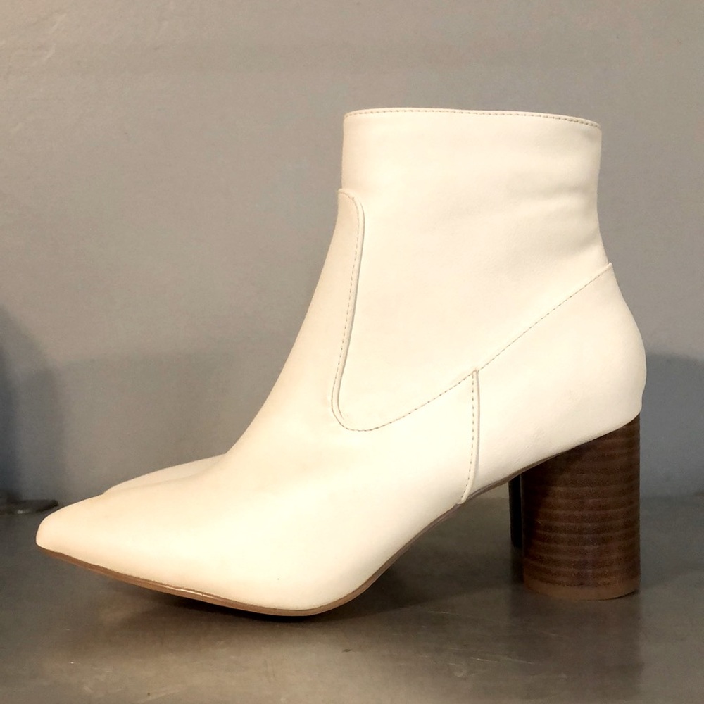 Coconuts by Matisse Retro White Boots Circular Block Heel - NWT - Size 8